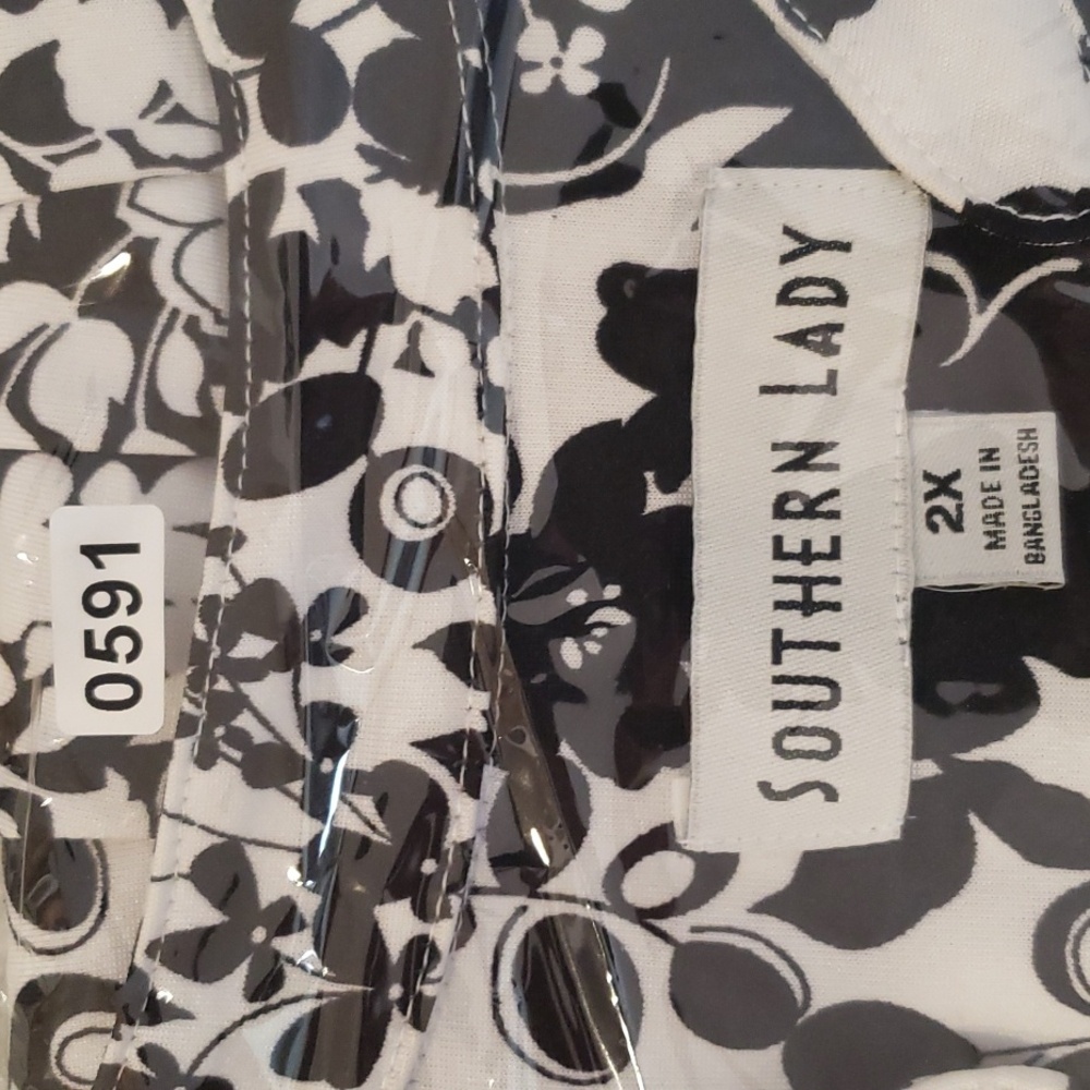 Southern Lady women’s Black White floral Sleeveless Henley Blouse size 2X - Picture 5 of 5